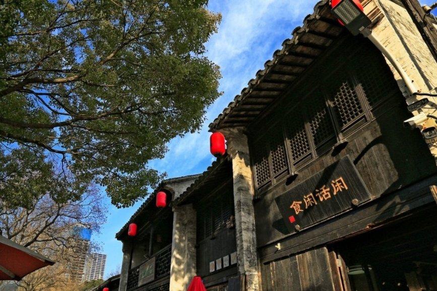 逃离洁白的宾馆